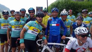 Il Team amatoriale Inpa-Bianchi Giusfredi con il ct della nazionale Davide Cassani
