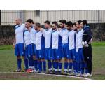 La squadra raccolta per il minuto di silenzio 