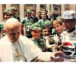 Il Santo Padre Giovanni Paolo II saluta gli atleti dei team Pepsi Fanini e Fanini Seven UP tra cui Baronchelli Gavazzi Di Basco e Spreafico