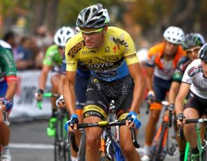 Alex Turrin in sella alla sua bicicletta.