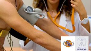 un momento di una visita medica sportiva