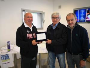 Piero Toci ex Davis man premiato dal Presidente Dino Berti e Marcello Venturini