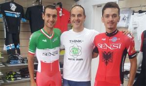 Paolo Baccio e Iltjan Nika con Alessandro Bargiacchi  del maglificio sportivo M.B. Sport