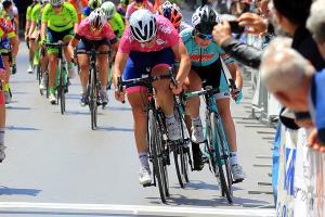 volata 3 tappa Giro della Campania in Rosa. Foto di Flaviano Ossola