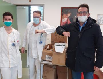 Gli Studi Odontoiatrici Buongiorno insieme a Shoemakers Basket donano le mascherine all'Ospedale San Jacopo di Pistoia Gli Studi Odontoiatrici Buongiorno insieme a Shoemakers Basket donano le mascherine all'Ospedale San Jacopo di Pistoia