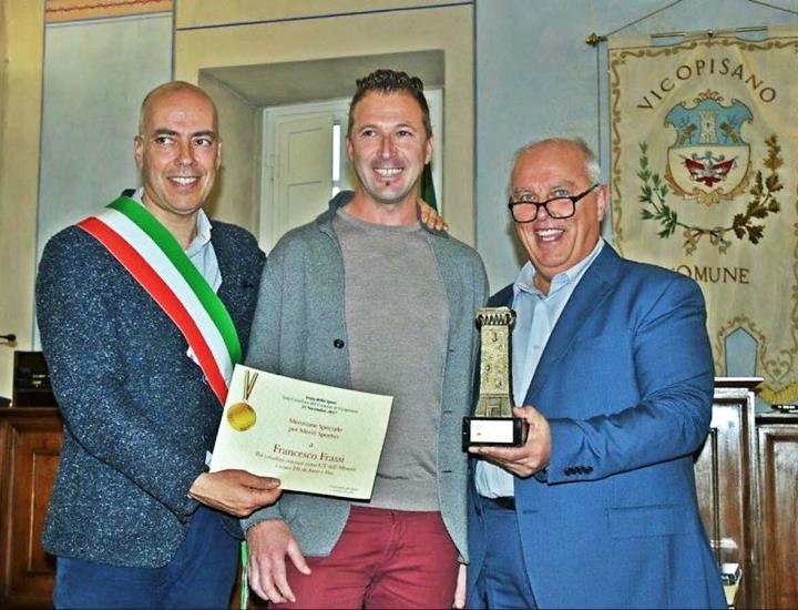 AMORE &VITA - Prodir | Il Comune di Vicopisano (PI) ha premiato Francesco Frassi