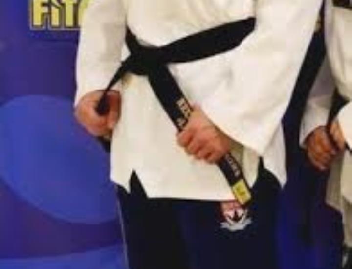 La società sportiva Kin Sori Taekwondo fa gli auguri al suo maestro Simone Niccolai
