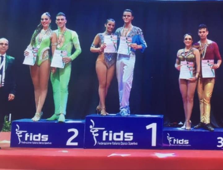 Oro nella combinata caraibica per Andrea Niccolai e Alessia Perretti della Robert Fashion Dance toscana ai campionati italiani di danza sportiva