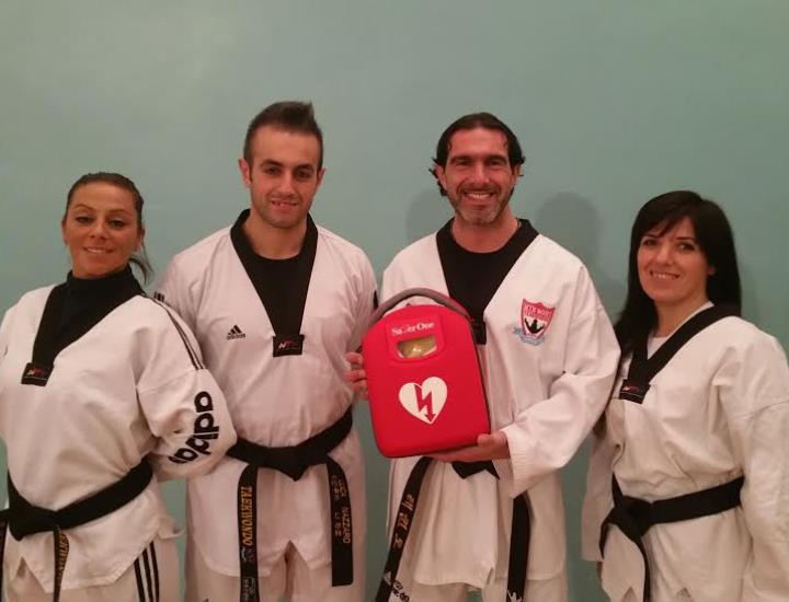La società sportiva Kin Sori Taekwondo ha il suo defibrillatore semiautomatico trasportabile
