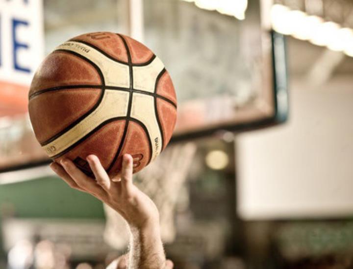 Come gestire e trattare gli infortuni alle dita nel giocatore di basket